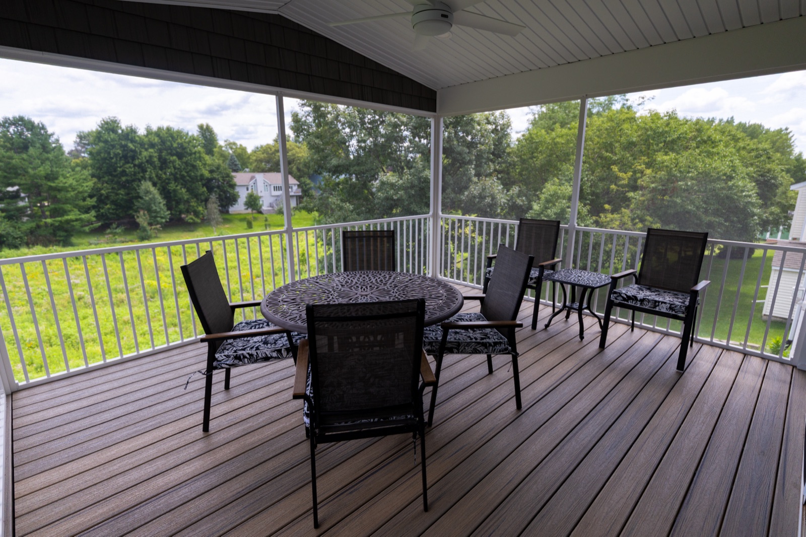 Screen room interior by T&T Home Improvement