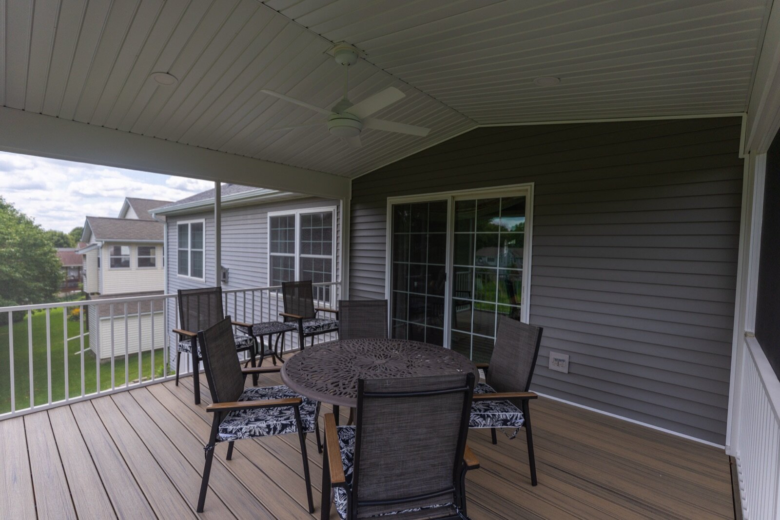 Screen room project in Marion IA